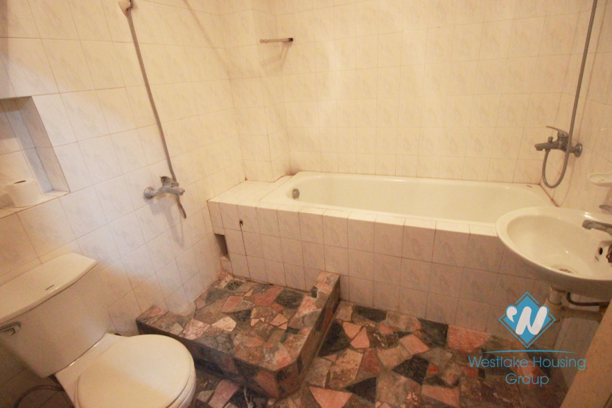 Cheap house with 03 bedrooms for rent in Xuan Dieu St, Tay Ho, Hanoi