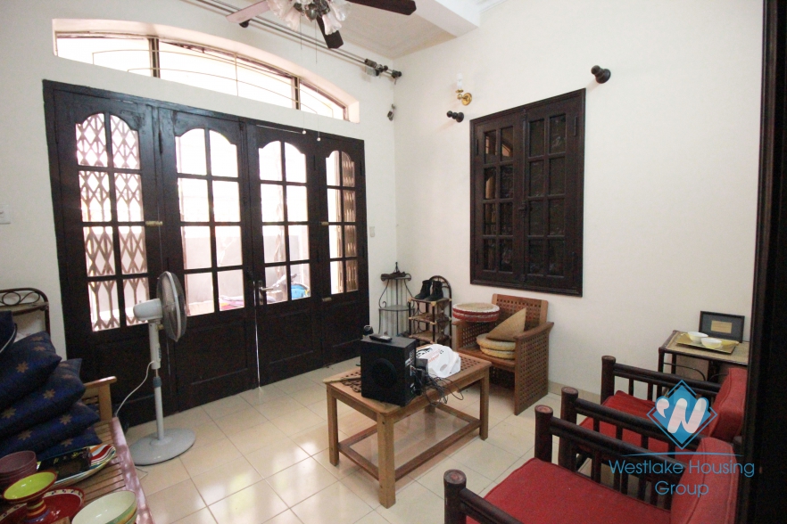 Cheap house with 03 bedrooms for rent in Xuan Dieu St, Tay Ho, Hanoi