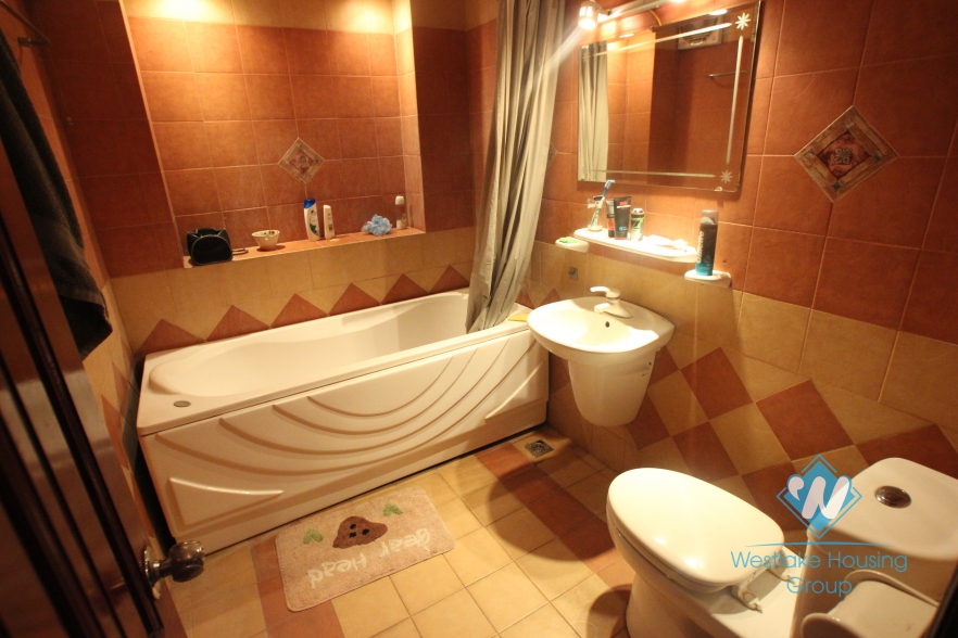 House with 5 bedrooms for rent in Xuan Dieu area, Tay Ho, Ha Noi