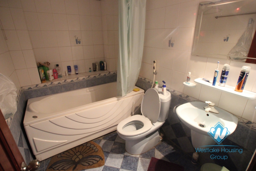 House with 5 bedrooms for rent in Xuan Dieu area, Tay Ho, Ha Noi