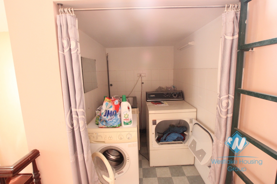 House with 5 bedrooms for rent in Xuan Dieu area, Tay Ho, Ha Noi