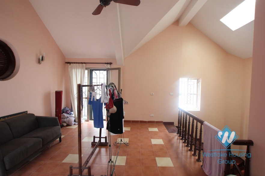 House with 5 bedrooms for rent in Xuan Dieu area, Tay Ho, Ha Noi