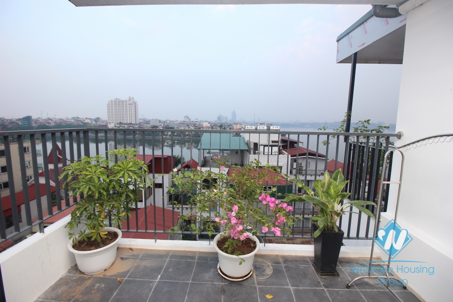 Lake view 02 bedrooms apartment for rent in Xuan dieu st, Tay Ho district