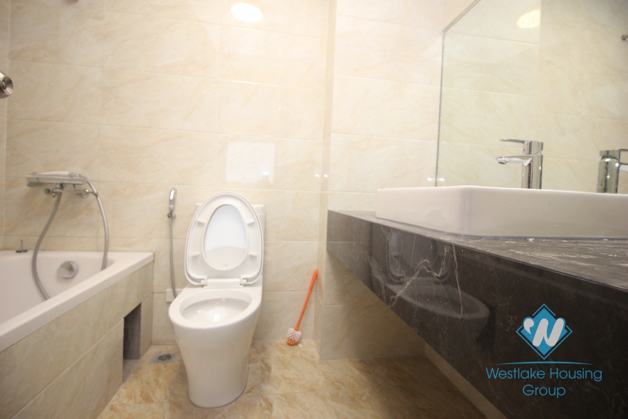 Lake view 02 bedrooms apartment for rent in Xuan dieu st, Tay Ho district