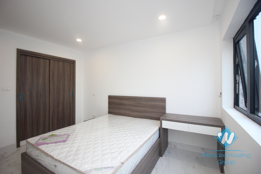 Lake view 02 bedrooms apartment for rent in Xuan dieu st, Tay Ho district
