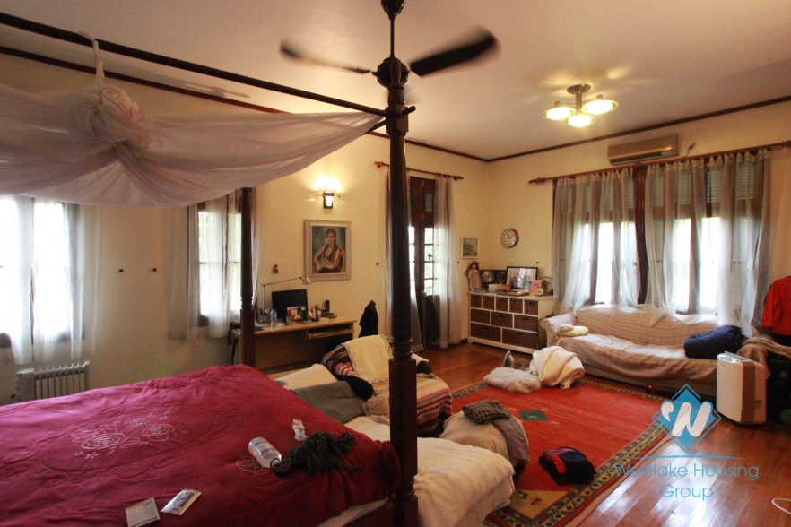 Beautiful house with big garden and lake view for lease in  Tay Ho District