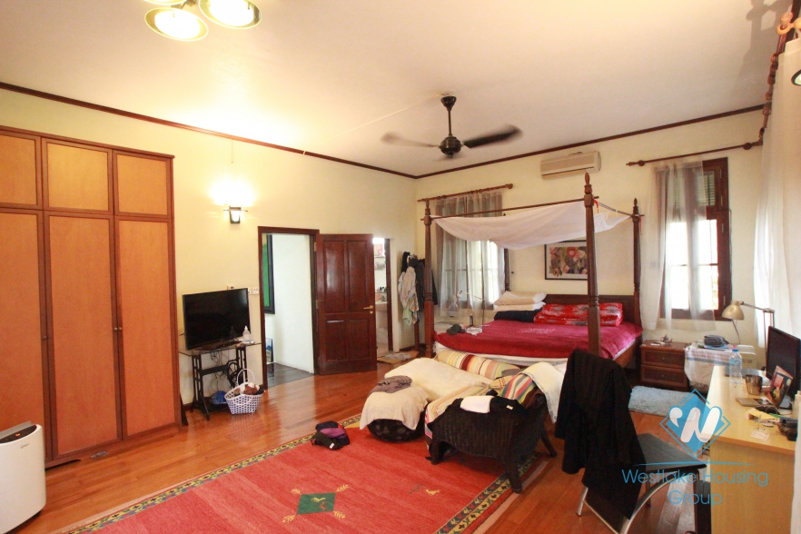 Beautiful house with big garden and lake view for lease in  Tay Ho District