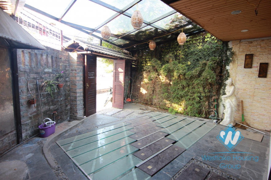 One floor-House for rent in Tay Ho area.