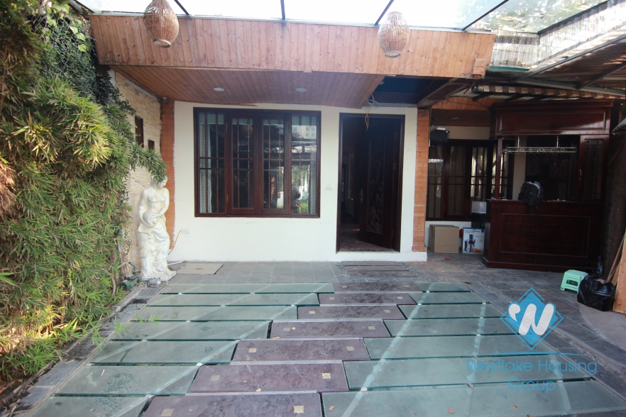 One floor-House for rent in Tay Ho area.