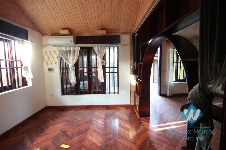 One floor-House for rent in Tay Ho area.