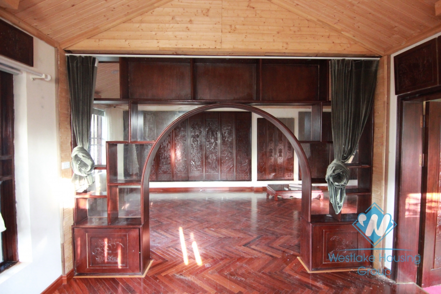 One floor-House for rent in Tay Ho area.