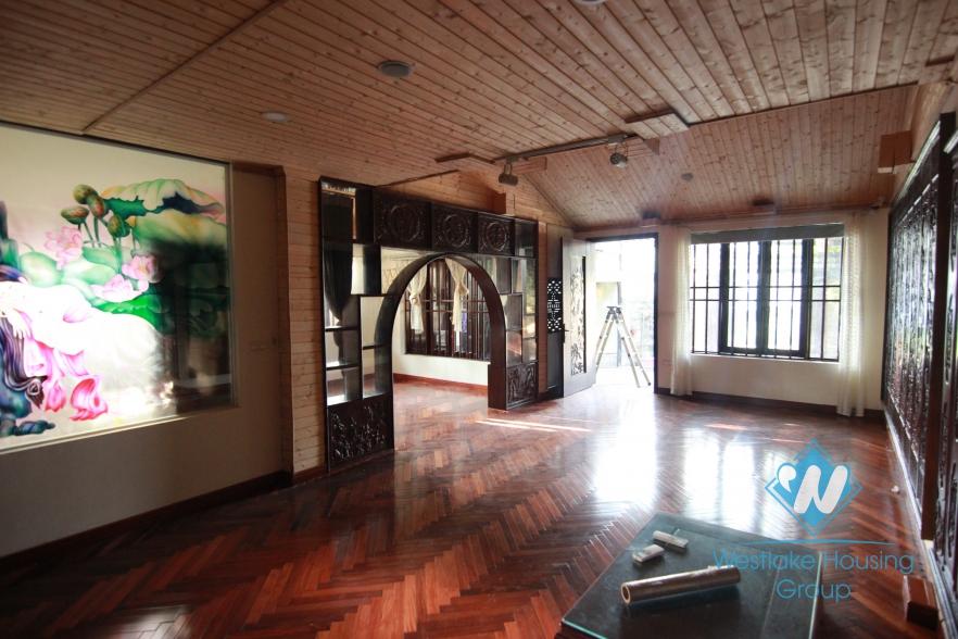 One floor-House for rent in Tay Ho area.