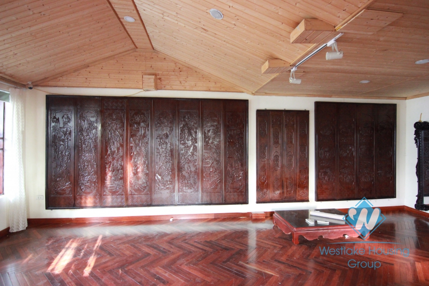 One floor-House for rent in Tay Ho area.