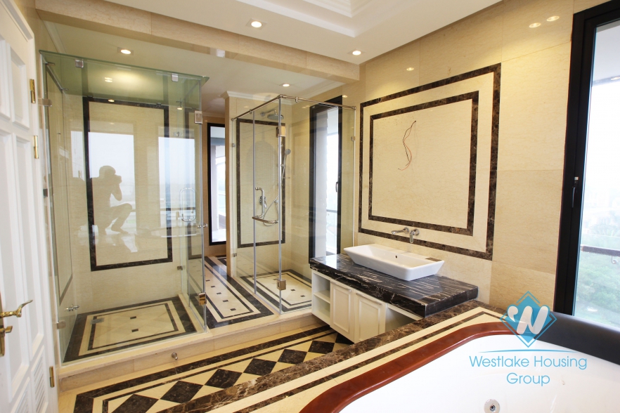 Luxury house with lake view available for lease in Westlake area, fully furnished.