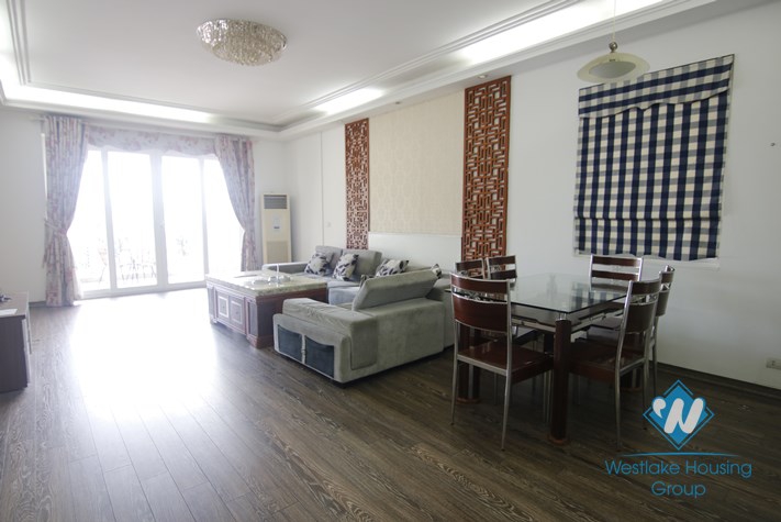 An elegant 3 bedroom apartment for rent in Ba Dinh District
