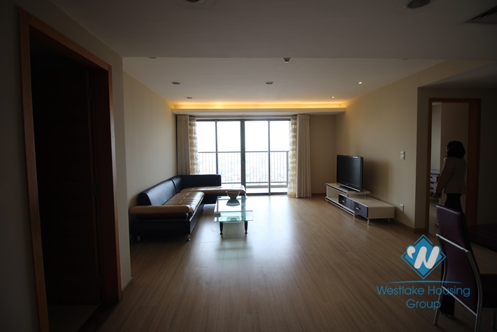 A large and nice apartment with 3 bebrooms for rent in the Sky City Tower, Lang Ha, Dong Da, Ha Noi