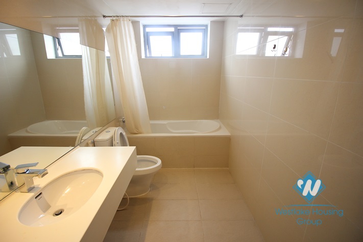 A large and nice apartment with 3 bebrooms for rent in the Sky City Tower, Lang Ha, Dong Da, Ha Noi