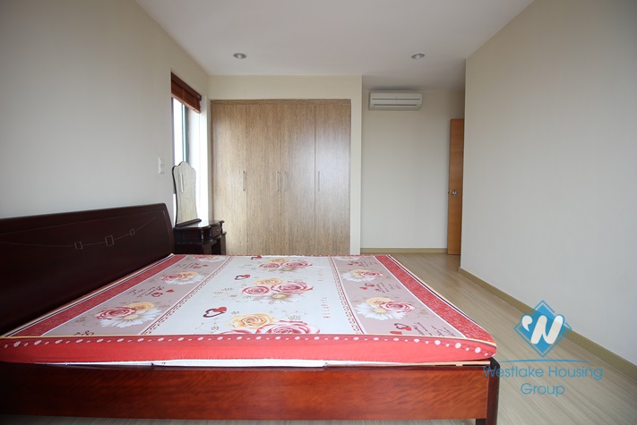 A large and nice apartment with 3 bebrooms for rent in the Sky City Tower, Lang Ha, Dong Da, Ha Noi