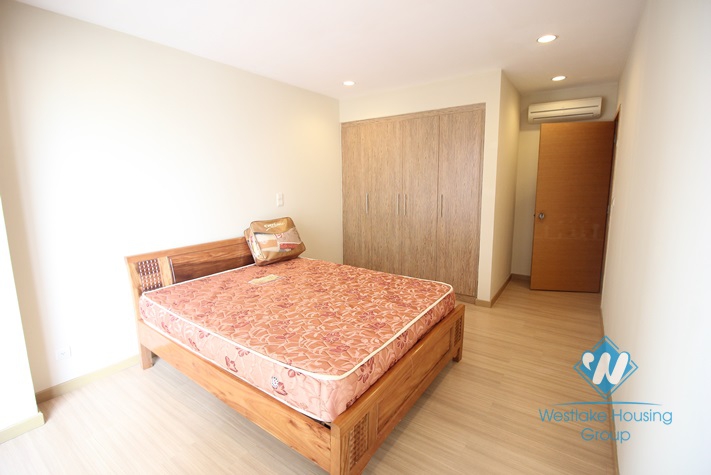 A large and nice apartment with 3 bebrooms for rent in the Sky City Tower, Lang Ha, Dong Da, Ha Noi