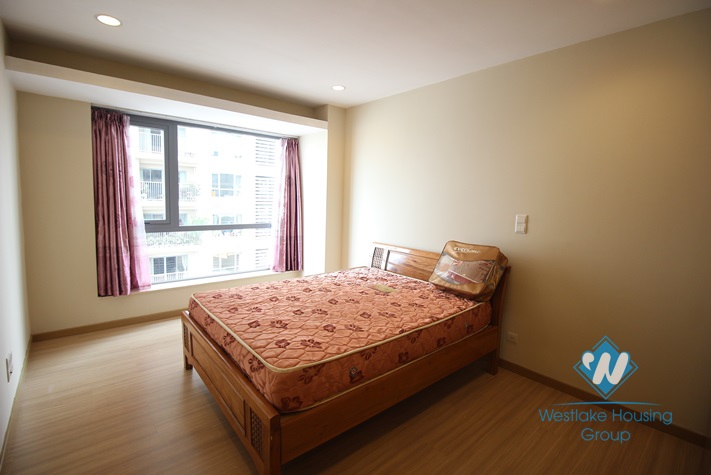 A large and nice apartment with 3 bebrooms for rent in the Sky City Tower, Lang Ha, Dong Da, Ha Noi