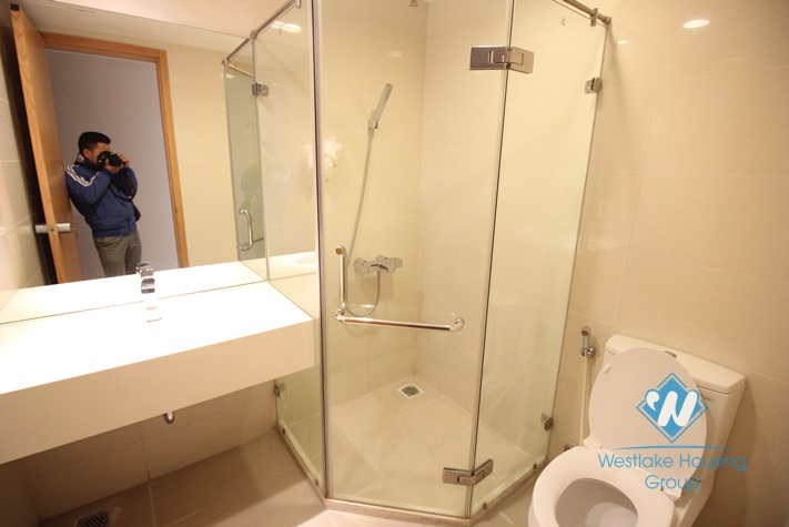 A large and nice apartment with 3 bebrooms for rent in the Sky City Tower, Lang Ha, Dong Da, Ha Noi
