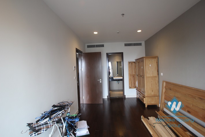 Hight floor apartment for rent with nice view in Nui Truc, Ha Noi 