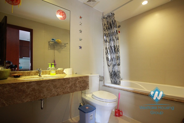 Duplex apartment for rent in Truc Bach with beaitiful view of West lake