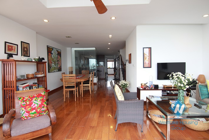 Duplex apartment for rent in Truc Bach with beaitiful view of West lake