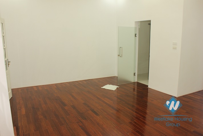 Nice house with yard for lease in Xuan Dieu street, Tay Ho, Hanoi