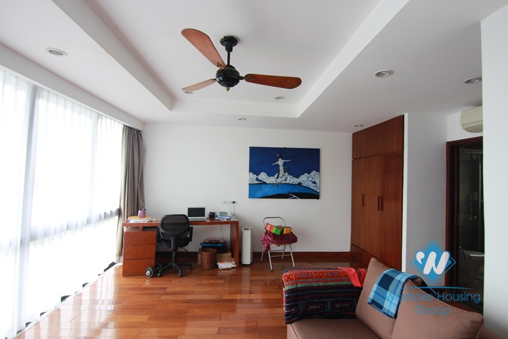 Duplex apartment for rent in Truc Bach with beaitiful view of West lake