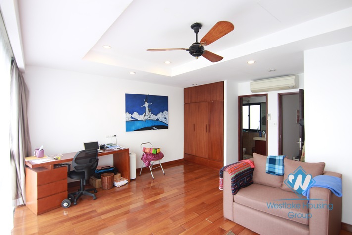 Duplex apartment for rent in Truc Bach with beaitiful view of West lake