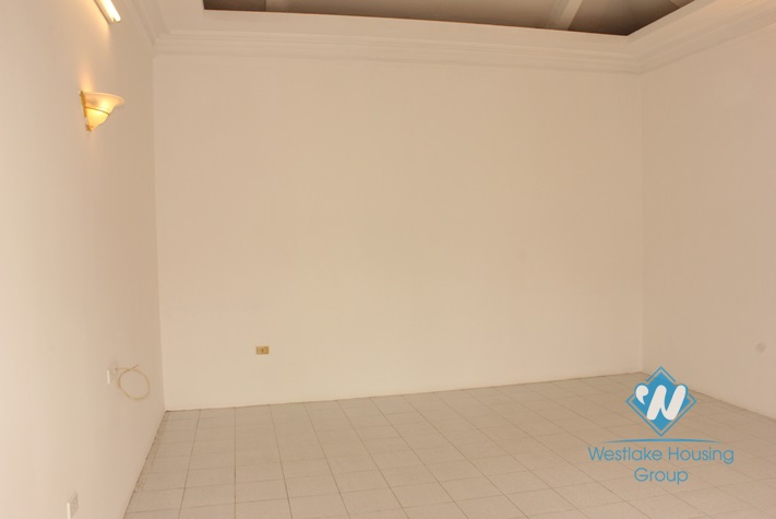 Nice house with yard for lease in Xuan Dieu street, Tay Ho, Hanoi