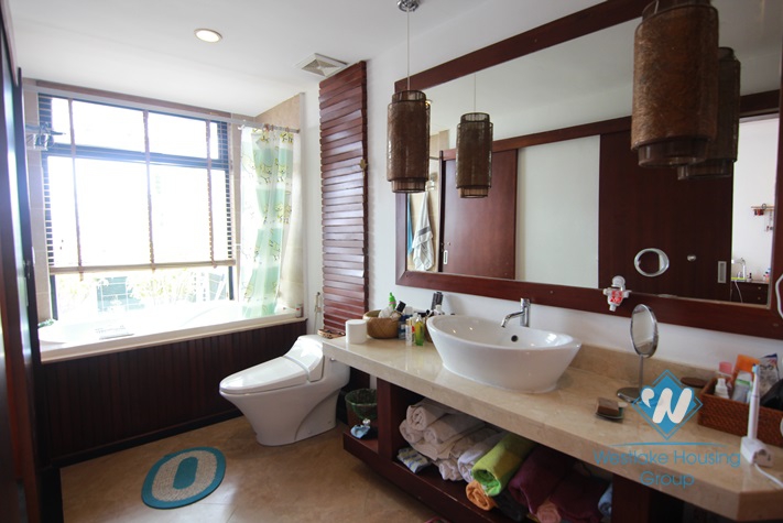 Duplex apartment for rent in Truc Bach with beaitiful view of West lake