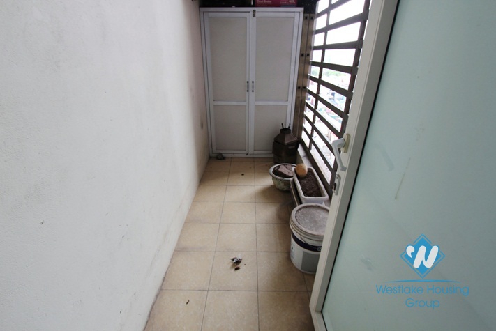A cozy 2 bedroom apartment for rent on De La Thanh, Dong Da
