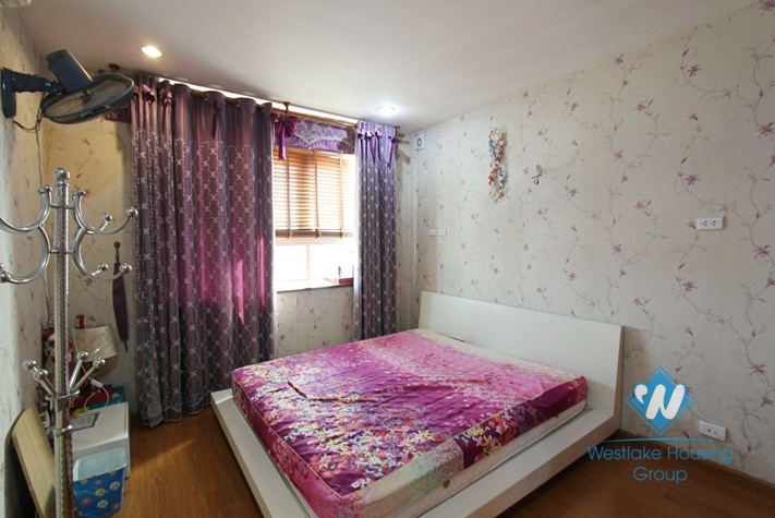 A cozy 2 bedroom apartment for rent on De La Thanh, Dong Da
