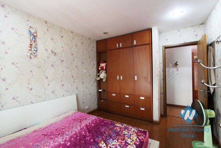 A cozy 2 bedroom apartment for rent on De La Thanh, Dong Da