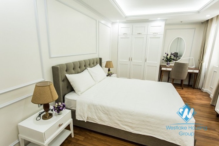 A gorgeous 2 bedroom apartment for rent in Hoan Kiem