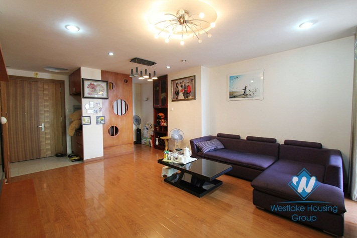 A cozy 2 bedroom apartment for rent on De La Thanh, Dong Da