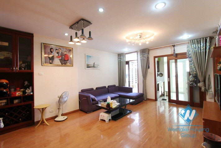 A cozy 2 bedroom apartment for rent on De La Thanh, Dong Da