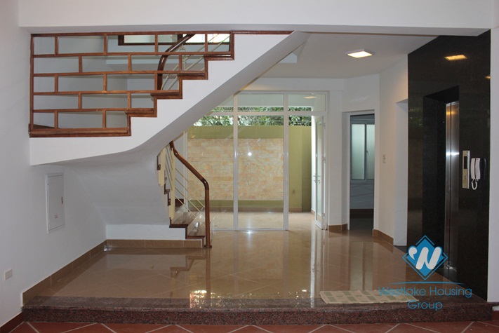 New house for rent in Dang Thai Mai, Tay Ho, Ha Noi