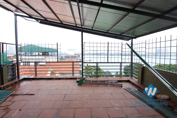 An amazing 5 bedroom house for rent by the lake