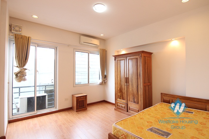An amazing 5 bedroom house for rent by the lake