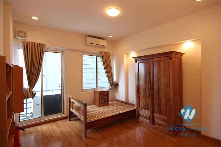 An amazing 5 bedroom house for rent by the lake