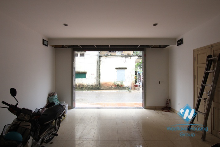An amazing 5 bedroom house for rent by the lake