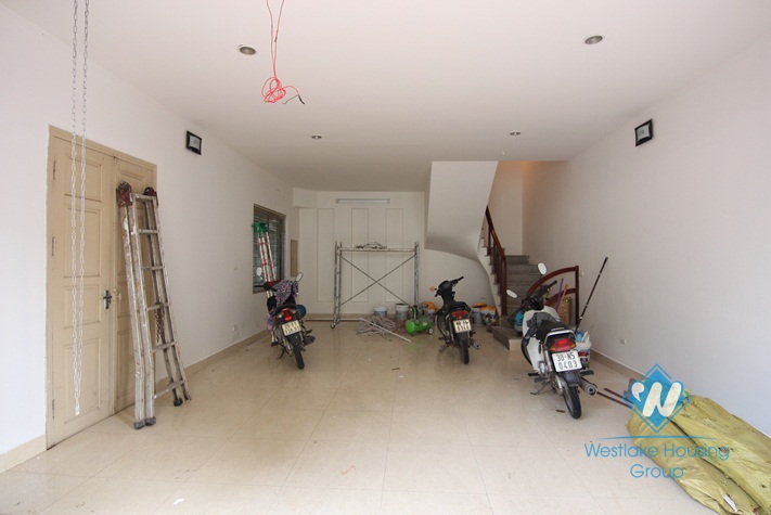 An amazing 5 bedroom house for rent by the lake