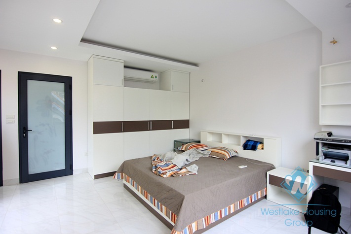 Room in a shared house at Giang Vo street, all bills included