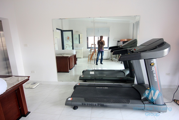 Room in a shared house at Giang Vo street, all bills included