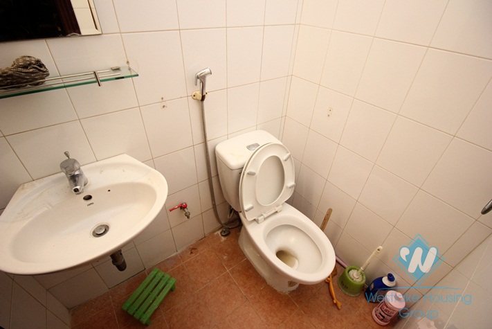 Lake side house with beautiful lake view for rent in Truc Bach, Ba Dinh, Hanoi