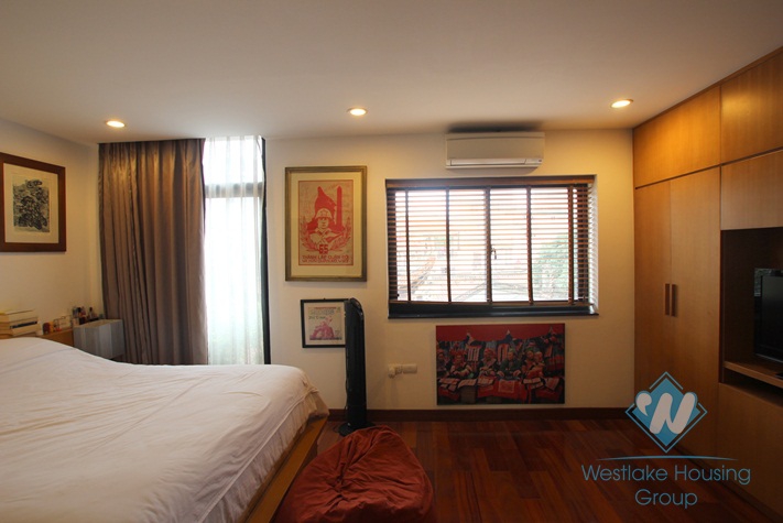 Modern 02 bedroom apartment for lease in Truc Bach area, Ba Dinh, Hanoi