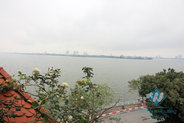 House with lakeview for rent in Tay Ho, Hanoi